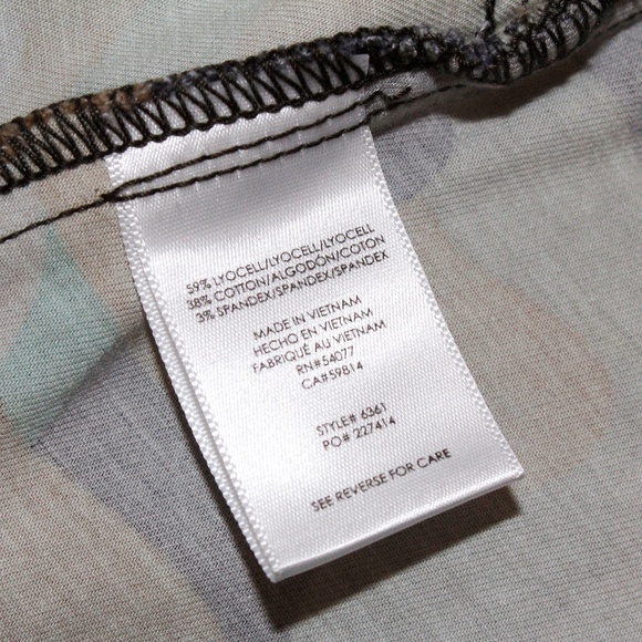 Cabi "Zip Line" Floral Side Pocket Skirt - Picture 16 of 16